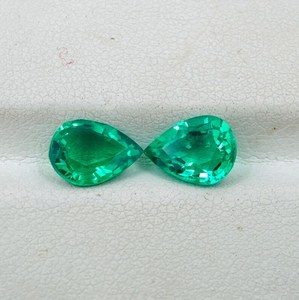 Par de Esmeraldas Colombianas, Esmeralda Verde Corte Pera de 1.80ct (2 Piezas) - Product Image 5