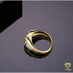 Bague géométrique de luxe en argent 925 avec diamant de laboratoire et détail de pierre étincelante et centre rond pour les acheteurs de bijoux en gros - Product Image 4