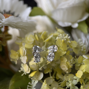 ต่างหูเพชรสำหรับเจ้าสาว รับรองโดย IGI ทองคำขาว 14K รูปไข่ 1.15 กะรัต และรูปหยดน้ำ 1.00 กะรัต ต่างหูแบบติดหูสำหรับงานแต่งงาน - Product Image 5