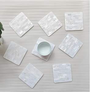 Exquisitos Tapetes y Almohadillas Clásicos Hechos a Mano y Ecológicos con Mosaico Rectangular Blanco para Decoración de Mesa - Product Image 4