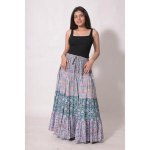 กระโปรงยาวลายบล็อกพิมพ์ผ้าฝ้ายสไตล์โบฮีเมียน ตกแต่งลายดอกไม้แบบแพทช์เวิร์ค กระโปรงแม็กซี่ทำมือจากอินเดีย เหมาะสำหรับฤดูร้อน เป็นมิตรกับสิ่งแวดล้อม ระบายอากาศได้ดี สวมใส่สบาย - Product Image 5