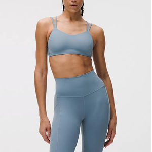 Ensemble de yoga réversible en dentelle pour femme avec logo personnalisé, haut court et leggings évasés en Spandex/Nylon, séchage rapide et respirant - Product Image 6