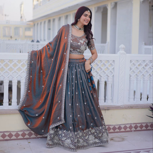 Lehenga Choli de Seda Premium, Completamente Cosido, Bordado con Lentejuelas y Hilos, Dupatta de 3 Metros, Suministro B2B - Product Image 1