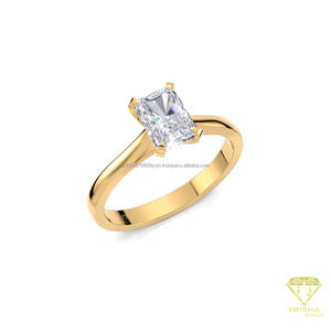 Bague de fiançailles solitaire en moissanite taille radiant en or jaune à quatre griffes, idéale pour mariage, promesse ou anniversaire - Product Image 3