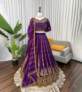 Vestido Lehenga Choli Tradicional de Seda con Diseño PinkCityBlocks, Adornado con Lentejuelas y Hilos de Alta Calidad - Product Image 1