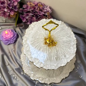 แท่นวางเค้กเรซิ่นทันสมัยสำหรับตกแต่งขนมคัพเค้กและของหวาน - Product Image 1