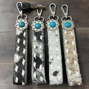 Porte-clés en cuir de vachette fait main avec poignée, style western, en cuir à poils, avec concho, porte-clés durable à lacets, breloques de luxe pour sac - Product Image 4