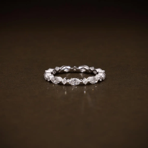 Anillo de Eternidad con Diamantes Marquise, Diamantes Cultivados en Laboratorio, Oro Sólido de 18K, Anillo Apilable con Piedras de Corte Marquise y Redondo - Product Image 1