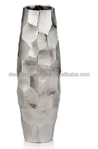 Diseño Decoración del hogar Florero de metal de alta calidad Diseño de lujo martillado para mesa Sala de estar y hogar - Product Image 5