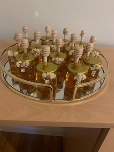 Favors en forme de pot de miel : mini-pots en verre avec cuillères en bois et décor floral - Product Image 4