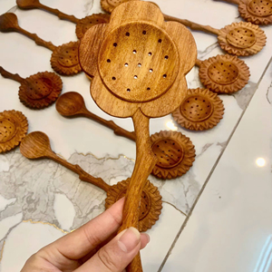 ผู้ผลิตช้อนซิลิโคนแบบมีร่องลายดอกทานตะวันจากเวียดนาม วัสดุซิลิโคนสำหรับทำอาหาร รับผลิตพร้อมสลักโลโก้ - Product Image 1