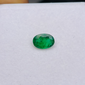 Esmeralda Natural de Zambia, Corte Ovalado, 1.64 Quilates, Grado AAA, Certificada por IGI, Color Verde, para Joyería - Product Image 4
