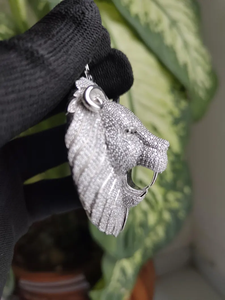 Colgante de cabeza de león con incrustaciones de moissanita estilo hip hop, en tono plateado, joyería con diseño de cara de animal para hombre, estilo urbano, regalo de lujo. - Product Image 3