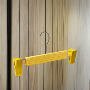 Cintres en bois de pin durables et écologiques pour vêtements avec crochets en acier inoxydable, finition laquée, design plat multifonctionnel - Product Image 5