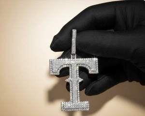 Colgante de letra VVS Moissanite HipHop de plata 925 con incrustaciones de circonitas, colgante personalizado con inicial del alfabeto, joyería estilo rapero. - Product Image 2