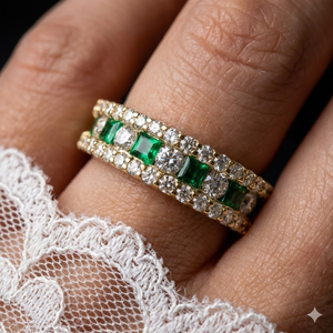 Bague Classique en Or Jaune 18 carats de Haute Qualité avec Diamants et Émeraudes pour Femme, Idéale pour Mariage et Anniversaire, Vente en Gros - Product Image 2