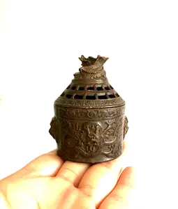 Brûleur d'encens Bakhoor classique pour la maison avec un design décoratif pour l'utilisation du bois d'Oud - Product Image 3