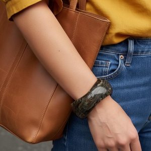 Resin Bangles <b>Bracelet</b> Eco-Friendly Sculpted Design Round Shape Customized Color Women's Jewelry Fashion Best Bangles - Product Image 3