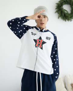 Camiseta de manga larga 100% algodón transpirable, unisex, extragrande, con bordado y estampado personalizados, fabricada en Vietnam. - Product Image 1