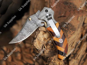 Couteau pliant artisanal en acier Damas - Couteau de poche personnalisé - Manche en bois exotique OEM - Tranchant comme un rasoir - EDC pour l'extérieur avec étui en cuir - Product Image 6