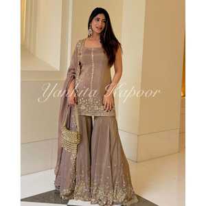 Hermoso Conjunto Indio y Pakistaní - Sharara y Dupatta con Bordado y Lentejuelas - Product Image 1