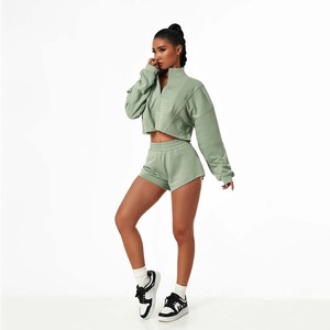 Shorts de sport décontractés pour femmes, personnalisés, de haute qualité, verts, extensibles, super doux, confortables et respirants. - Product Image 1