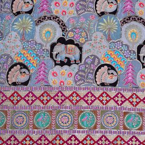 Tissu Crêpe Léger Paisley Rouge Cramoisi Riche avec Broderie de Paillettes, Motif Éléphant et Paon Daman, 54 Pouces, Matériau pour Sari Ethnique Indien - Product Image 5