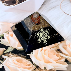 Pirámide de Shungita Natural Ecológica Hecha a Mano para Decoración del Hogar Feng Shui, Cristal de Meditación para Acción de Gracias y Halloween - Product Image 5