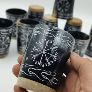 Vasos de chupito de cuerno de buey blanco grabados en negro hechos a mano de la artesanía de Tayyab DE LA India - Product Image 3