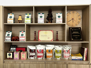 Café vietnamien de qualité supérieure, 500g, Robusta, grains entiers, torréfaction moyenne neutre, goût sucré, sac de café vietnamien, humidité 5%, durée de conservation de 2 ans - Product Image 2