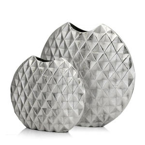 Elegante Florero de Aluminio Martillado, Decoración Metálica Moderna para el Hogar, Adorno para Mesa de Comedor - Product Image 4