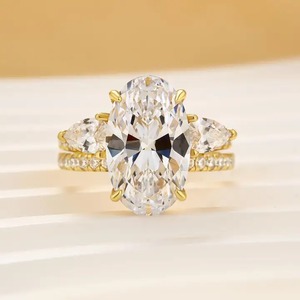 Bague de fiançailles en argent 925 avec moissanite taille ovale et alliance de mariage taille poire plaquée or jaune et blanc pour femme. - Product Image 4