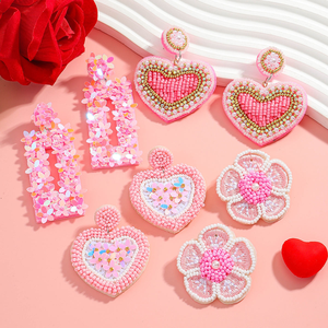 Collier artisanal en perles de rocaille pour la Saint-Valentin, motif cœur/fleur/lettre rose, bijou romantique pour femme, par MULTI CRAFT - Product Image 2