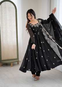 Salwar Negro Bordado con Dupatta, Vestido Étnico de Diseñador para Fiestas, Ropa Festiva para Bodas, Vestido Largo de Seda Tradicional - Product Image 2