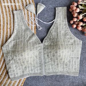 Proveedor de blusas con cuello en V, de la mejor tela de seda Banarasi con bordado de hilo-Zari-sequencia y trabajo de rayas individuales, de Surat. - Product Image 5