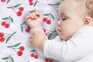 Baberos Unisex para Bebé de Tela Tejida Multicapa, 100% Algodón, Ecológicos, Antibacterianos, Lavables, con Cierre de Botón a Presión y Diseño Liso - Product Image 6