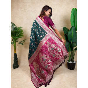 Sari en soie tissée Zari Banarasi Jaal Elite Weaves en vert bouteille 650g Vêtements indiens et pakistanais - Product Image 5