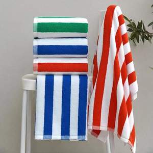 Serviettes de bain et tapis de bain tissés élégants et absorbants, 80 % coton, 20 % polyester, à rayures cabana, hypoallergéniques et à séchage rapide - Product Image 1