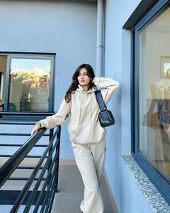 Ensemble de survêtement décontracté pour femmes, 2 pièces, haut zippé et pantalon à taille élastique, survêtement coupe-vent pour femmes, ensemble de survêtement de haute qualité - Product Image 3