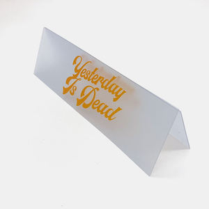 Étiquette suspendue en PVC personnalisée OEM 2026, anti-déchirure, étiquette oscillante en plastique durable pour sac à main - Product Image 5