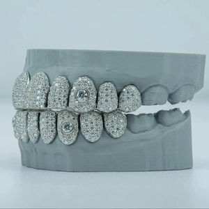 กริลล์ซแบบรังผึ้งพรีเมียมสั่งทำพิเศษ เงินแท้ S925 ประดับเพชรโมอิสซาไนต์ VVS ทรงเหลี่ยมเพชร  ของขวัญส่วนตัวสำหรับเขา - Product Image 1