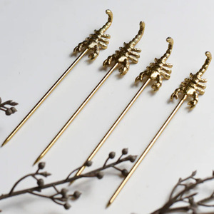 Palillos para Aperitivos Scorpion Gold, Juego de 4 Palillos para Cócteles, Accesorios de Bar, Palillos para Frutas - Product Image 2