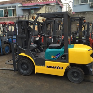 Montacargas Komatsu FD30 Diésel Usado en Excelentes Condiciones, 3 Toneladas, Japón, Modelos <span class=keywords><strong>FD25T</strong></span>-17, <span class=keywords><strong>FD25T</strong></span>-14, <span class=keywords><strong>FD25T</strong></span>, FD30T, FD50, Montacargas Diésel de Alta Resistencia en Venta - Product Image 1