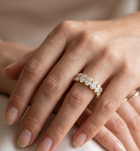 Bague demi-éternité en or massif 10K 14K 18K avec diamant de laboratoire ovale de couleur DEF, clarté VS VVS, certifié IGI - Product Image 6