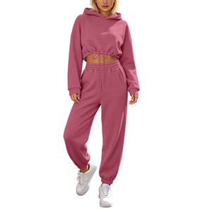 Ensemble de survêtement court personnalisé pour femme en molleton doux – Design élégant sur mesure – Style streetwear – Prix bas - Product Image 1