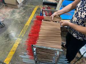 Varillas de Incienso de Sándalo Blanco Natural Gmex con Mango Rojo para Uso Religioso en el Mercado de Malasia, Indonesia y Tailandia - Product Image 4