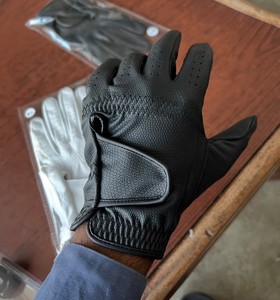 Gants de golf personnalisés respirants en cuir de cabretta de mouton blanc avec logo en caoutchouc et emballage haut de gamme - Product Image 5