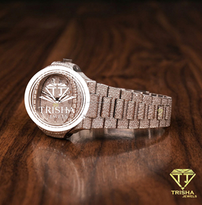 Reloj de lujo para mujer de acero inoxidable con elementos decorativos y diseño de brazalete - Product Image 4