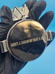 จี้เพชรโมอิสซาไนต์แบบกำหนดเอง VVS ประดับเพชรเต็มตัว จี้เงินแท้ 925 ผ่านการทดสอบเพชร จี้ตัวอักษรสองสี สไตล์ฮิปฮอป - Product Image 4