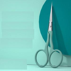 กรรไกรตัดแต่งคิ้วคุณภาพสูง งานปักลายสวยงาม อเนกประสงค์ สแตนเลสขนาดเล็ก คมโค้ง สำหรับคนถนัดขวา - Product Image 2